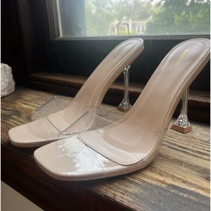 Prettylittlething heel, never worn